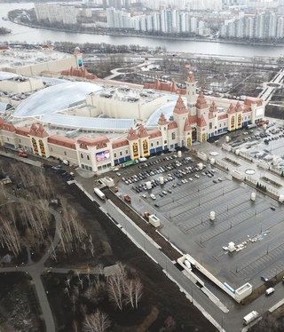 Диснейленд в москве остров мечты. Технопарк тц остров мечты. Парк нагатинская пойма диснейленд. Остров мечты стоянка. Остров мечты парковка.