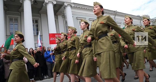 женский почетный караул. почетный караул екатеринбург. рпк готовятся к параду. женский взвод. женщины на параде.